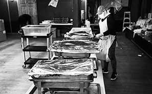 Feeding the Needy : Homeless : Street Life : New York : Personal Photo Projects : Photos : Richard Moore : Photographer